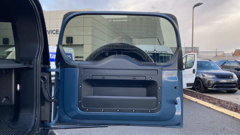 Land Rover Defender 3.0 D250 X-Dynamic SE 110 5dr Auto Diesel Estate